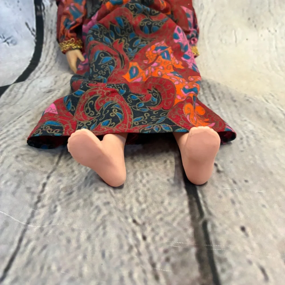 VINTAGE VINYL HARD PLASTIC DOLL 18 INCH HASBRO 1972 AIMEE SLEEP EYES DARK HAIR‎